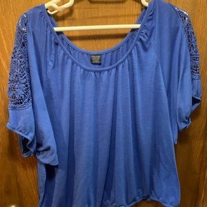 Crocheted sleeve blouse